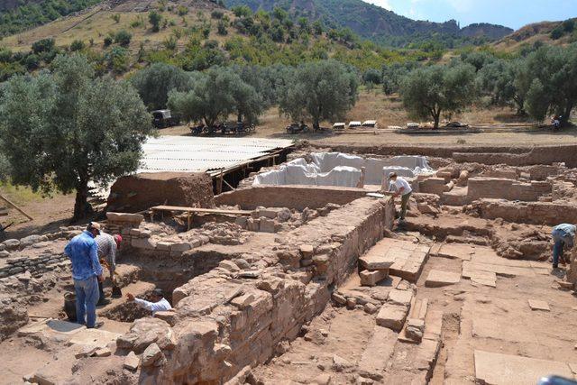 Antik kent Sardes'te büyük depremin izine rastlandı
