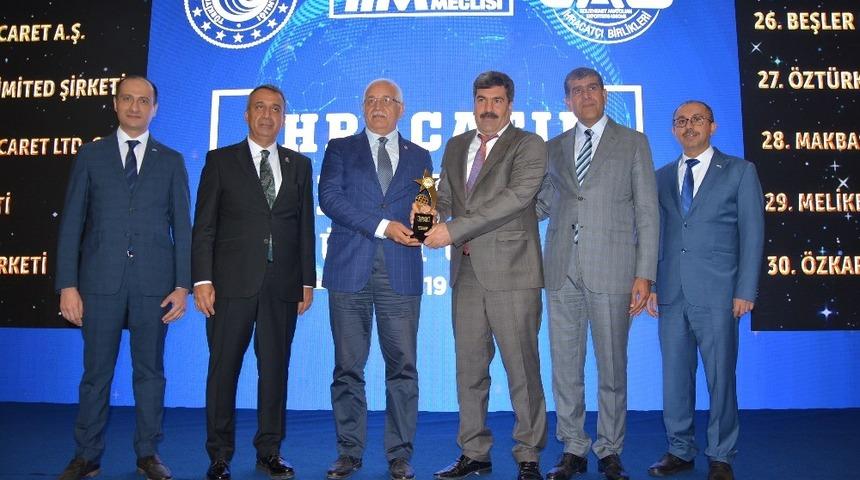 Y&uuml;zlerce &uuml;lkede mekanlara &Ouml;z Kaplan Halı seriliyor