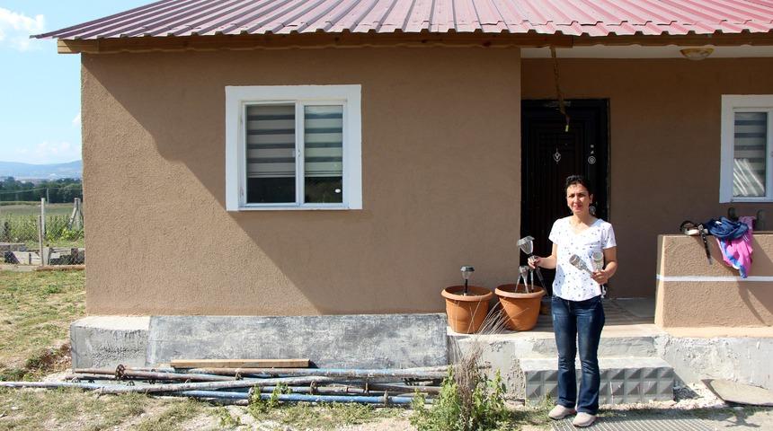 Dededen kalma eve taşındı, elektriksiz kaldı