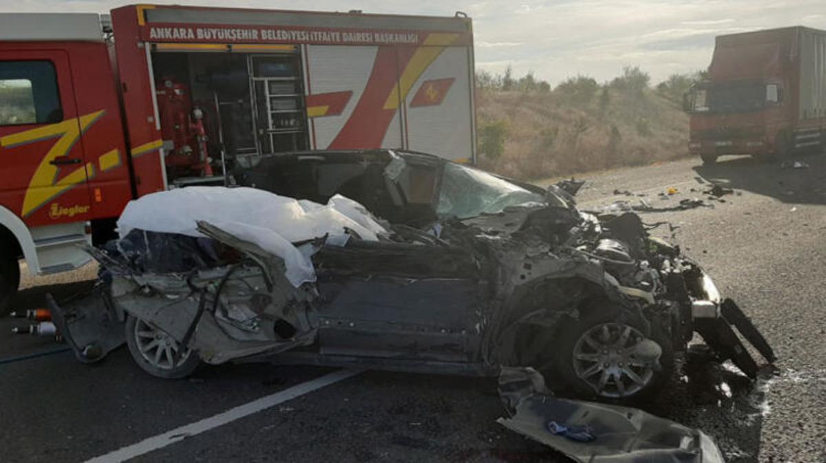 Ankara&rsquo;da feci kaza: 3 &ouml;l&uuml;, 3 yaralı
