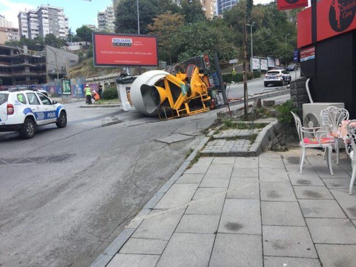 Beşiktaş'ta beton mikseri yan yattı G2