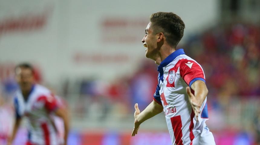 15 yaşında gol attı, tarihe geçti!