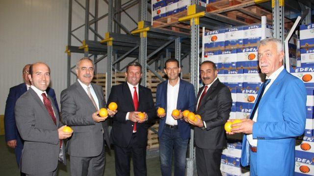 Egeli yaş meyve sebze ihracatçıları, Kuzey Makedonya pazarında ilgi gördü