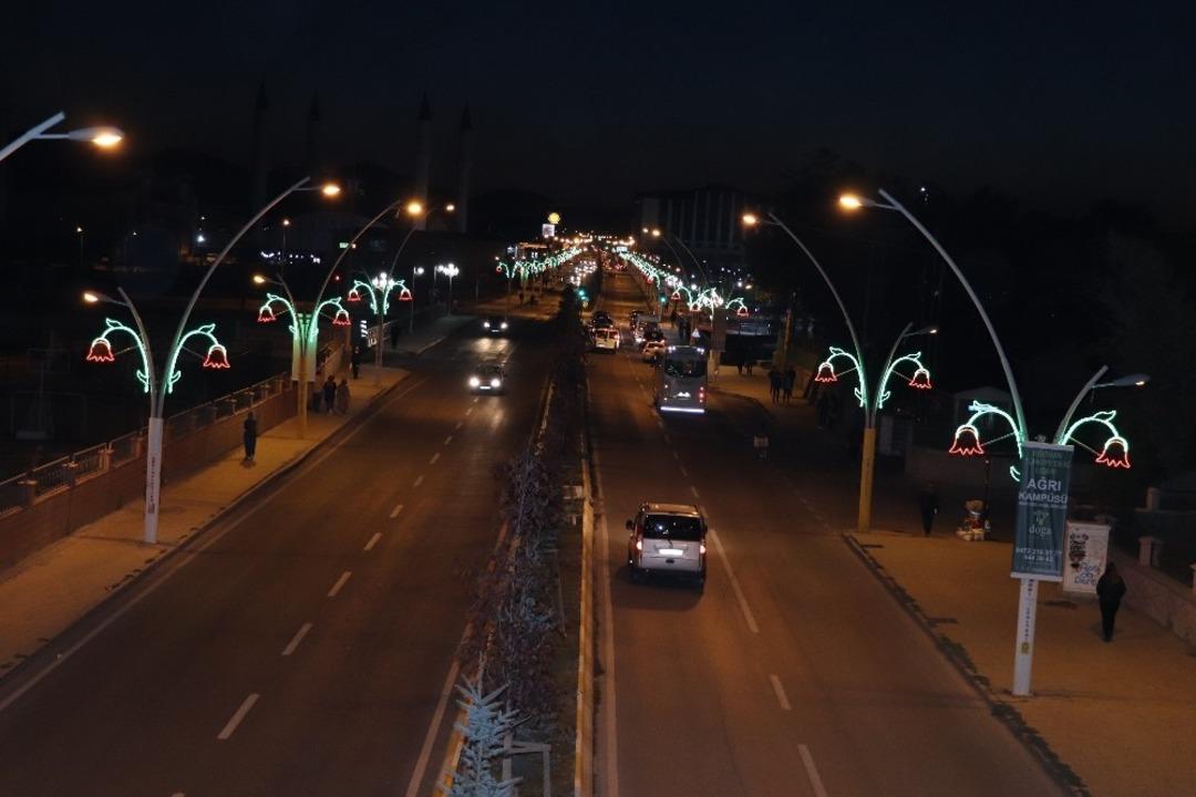 Ağrı&rsquo;da caddelerde g&ouml;rsel ş&ouml;len yaşanıyor