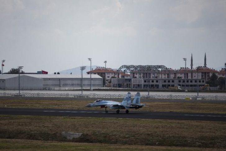 İstanbul'da Rus savaş uçağı Su-35 antrenman uçuşu yaptı G3