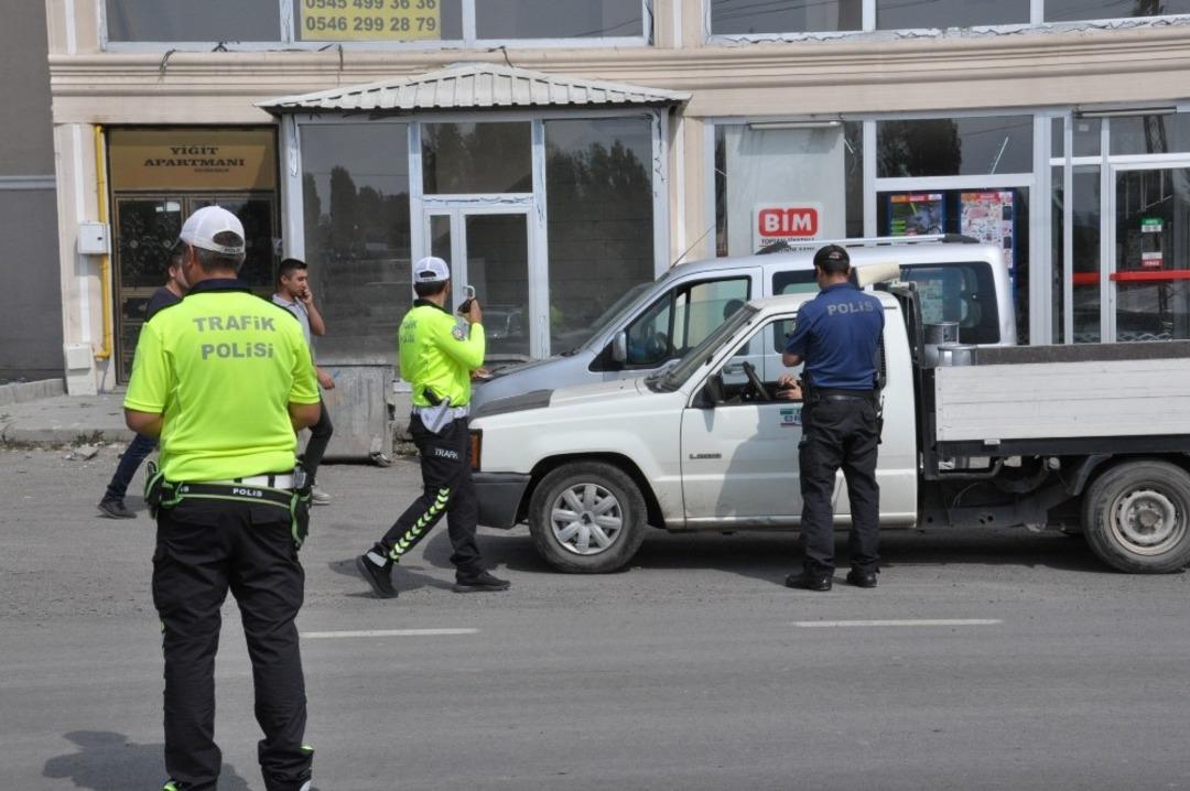 Kars&rsquo;ta trafik ve asayiş uygulamaları devam ediyor