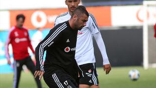 Burak Yılmaz ve Oğuzhan Özyakup takımla çalışmalara başladı