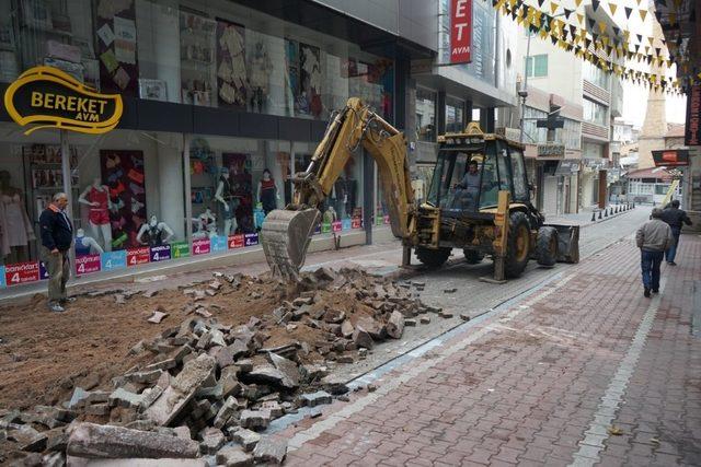 Ada sokak, Tahmis caddesi ve Hastane caddesinde çalışmalar başladı