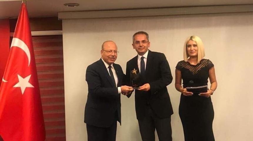 Kaymakam Pişkin&rsquo;e sosyal hizmet &ouml;d&uuml;l&uuml;