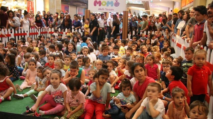 Akıllı tavşan Momo ve arkadaşı Yumi &ccedil;ocuklarla buluştu