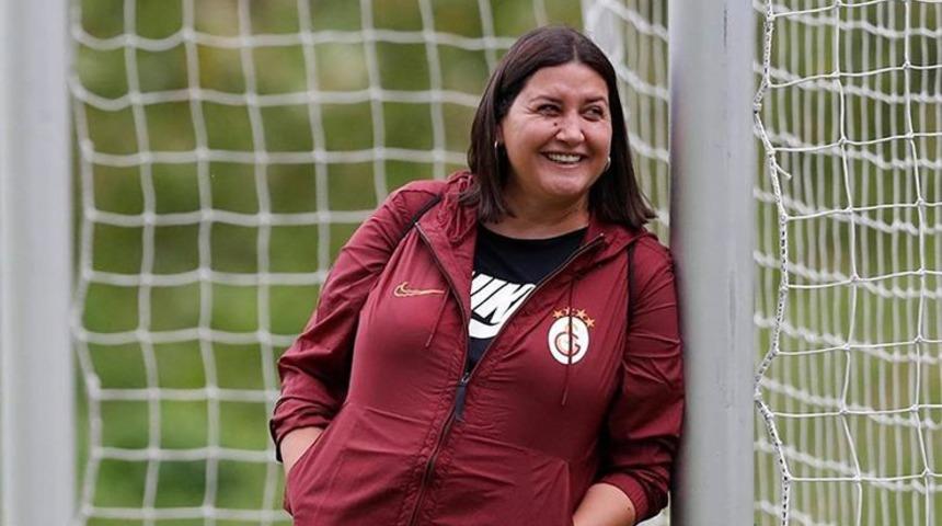 Fatih Terim'in yardımcısı Hande Sümertaş'tan gönderme