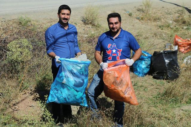 Ankara'da avukatlar, 15 Eylül Dünya Temizlik Günü'nde çöp topladı 