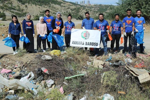 Ankara'da avukatlar, 15 Eylül Dünya Temizlik Günü'nde çöp topladı 