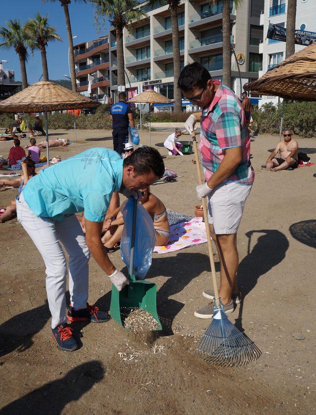 Dünya Temizlik Günü'nde turistler çöp topladı