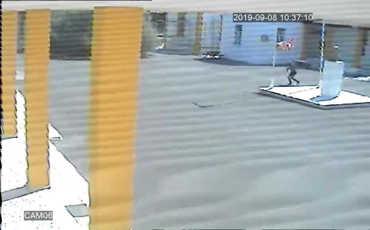 T&uuml;rk bayrağını &ccedil;alan Rum gen&ccedil; &ouml;z&uuml;r diledi! Bayrak iade edilecek