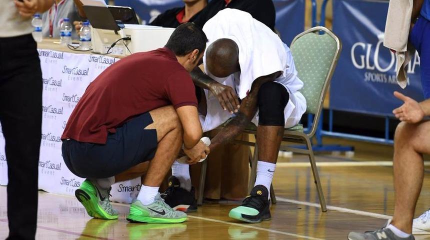 Pınar Karşıyakalı Tony Crocker'ın kalça kemiğinde kırık var