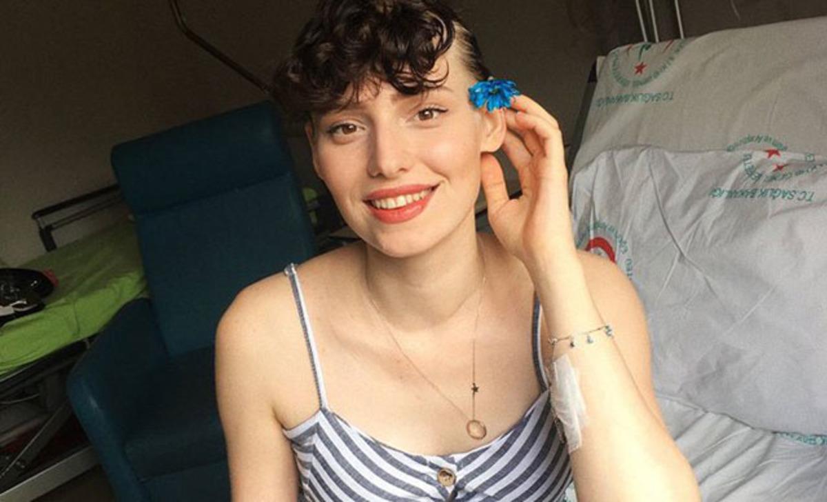 Siyaset ve sanat camiası kansere yenik d&uuml;şen Neslican Tay'ı andı! 'Gittin, &ccedil;ok &uuml;zg&uuml;n&uuml;z &ccedil;ok'