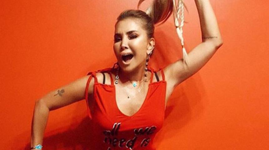 Yonca Evcimik yaş gününü bikinili pozlarıyla kutladı!