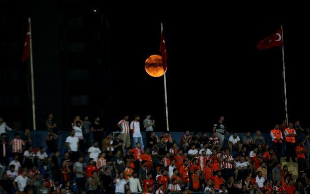 Adana’da dolunay güzel görüntüler oluşturdu