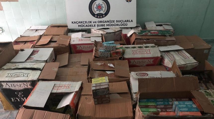 Depo baskınında ka&ccedil;ak nargile t&uuml;t&uuml;nleri ele ge&ccedil;irildi