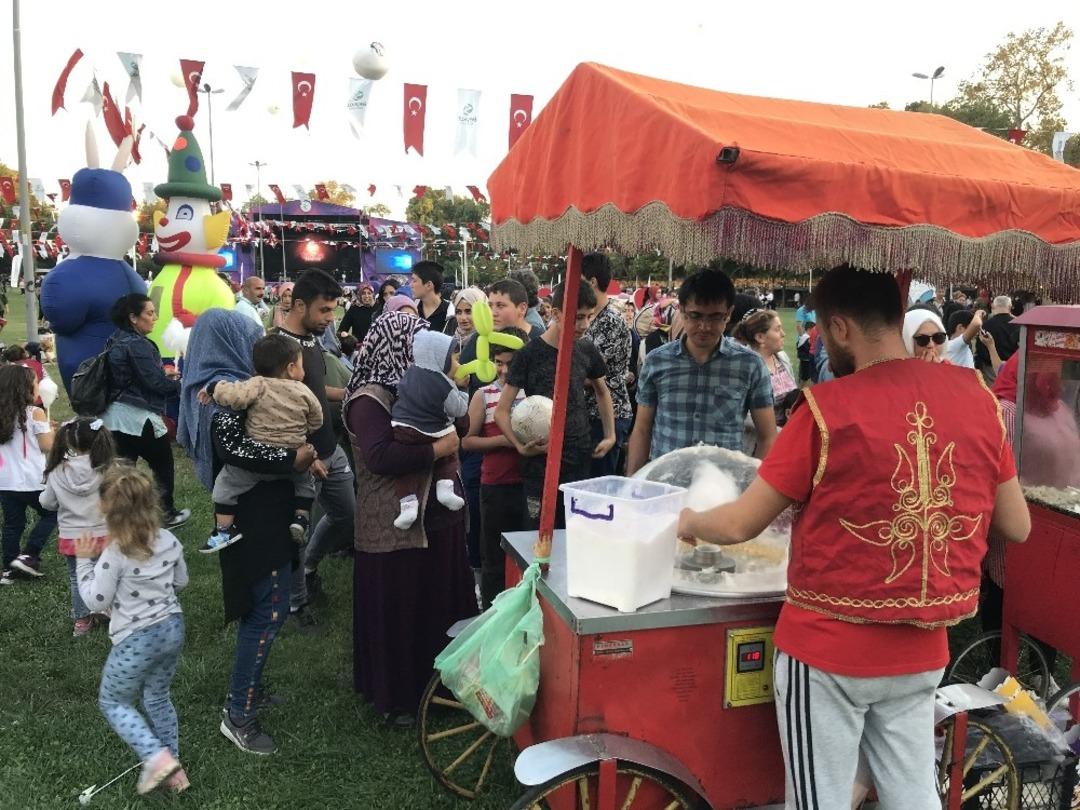 Beykoz&rsquo;da binlerce kişi Serebral Palsi hastalığına dikkat &ccedil;ekmek i&ccedil;in g&ouml;ky&uuml;z&uuml;ne ışık tuttu