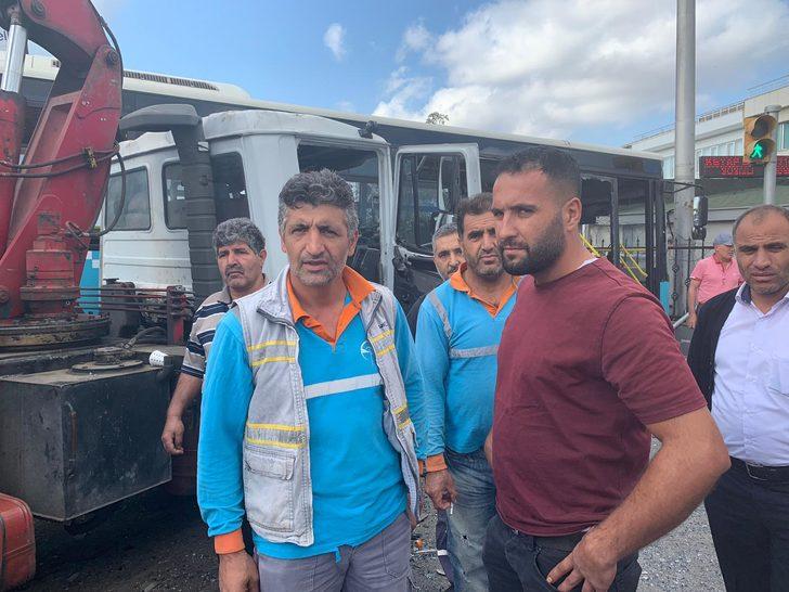 Ümraniye'de halk otobüsüne vinç yüklü kamyon çarptı! 9 yaralı G3