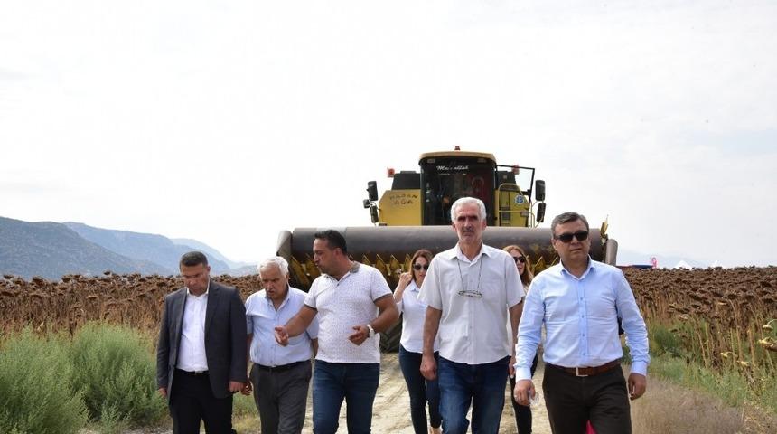 Antalya&rsquo;da Ay&ccedil;i&ccedil;eği Tarla G&uuml;n&uuml; yapıldı