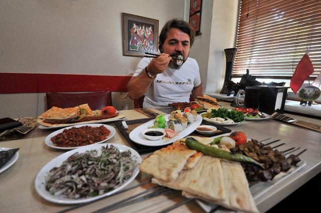 Suşi ve Adana kebabı aynı masada