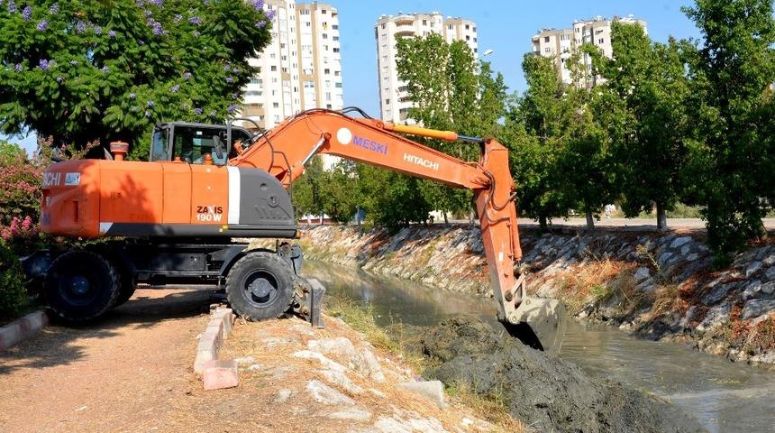 Tarsus Kaleburcu Deresi temizleniyor