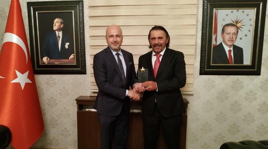 Sertan Ay&ccedil;i&ccedil;ek&rsquo;e, &rsquo;Yılın CEO&rsquo;su&rsquo; &ouml;d&uuml;l&uuml;