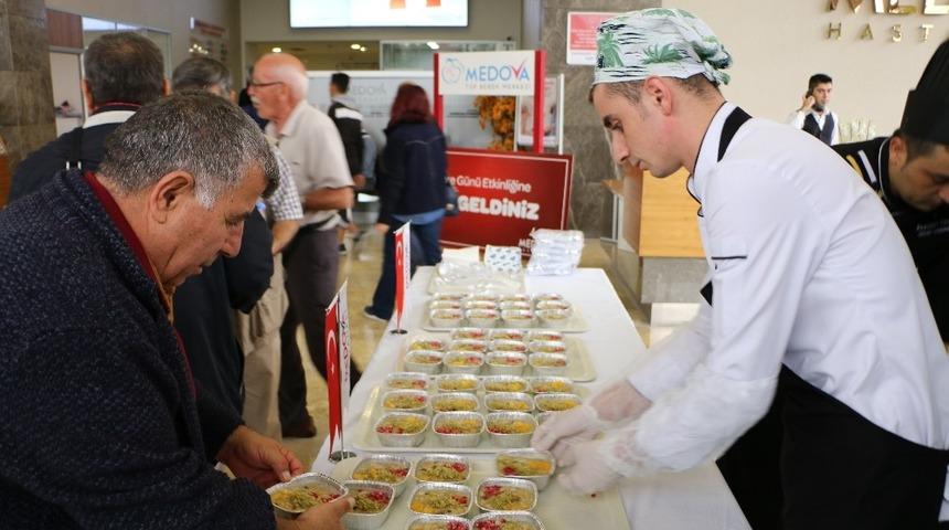 Medova Hastanesinden aşure ikramı