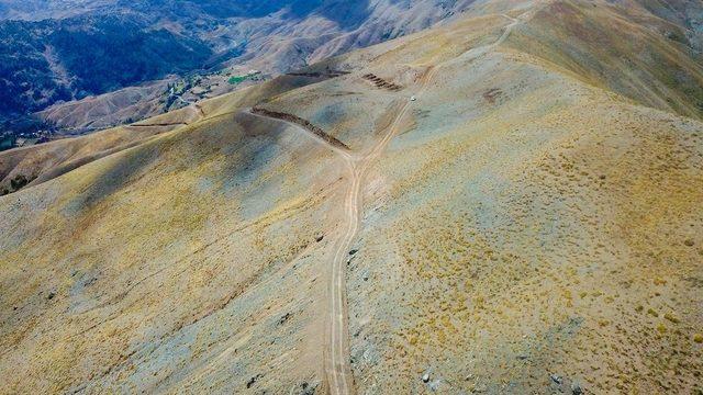 Pütürge’de yol çalışmaları devam ediyor