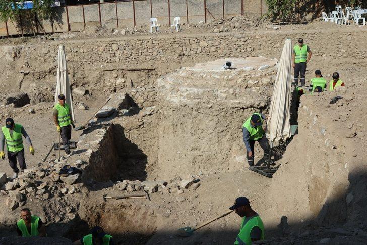 Akhisar’da ’Merkez Çarşı Canlandırma Projesi’ yeniden başladı G3