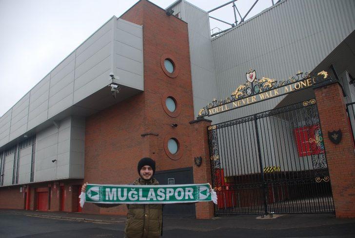 Gittiği yere takımının rengini götürüyor G3