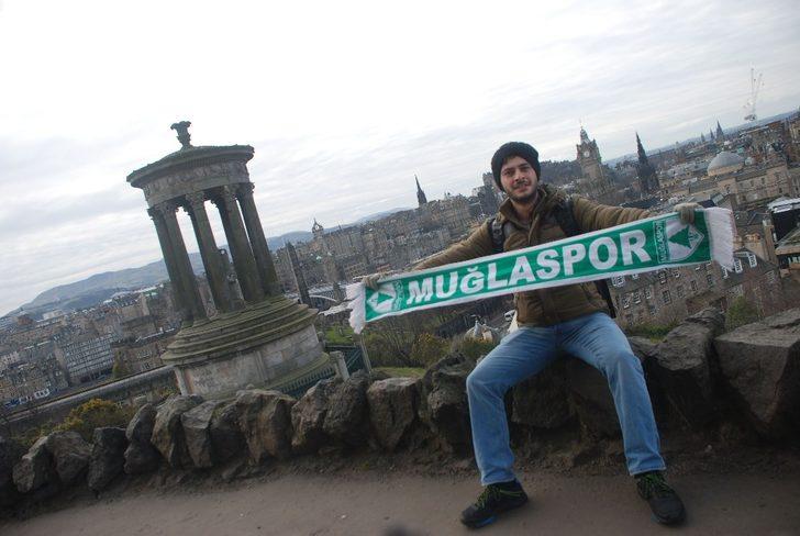 Gittiği yere takımının rengini götürüyor G4