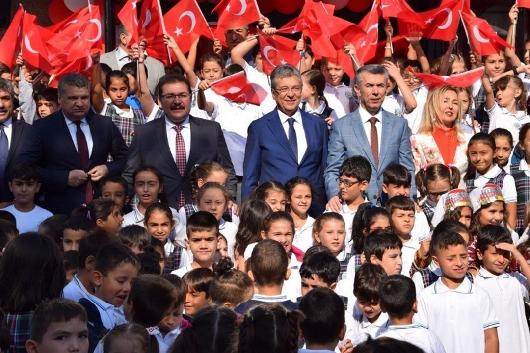 Edremit&rsquo;te İlk&ouml;ğretim Haftası kutlandı