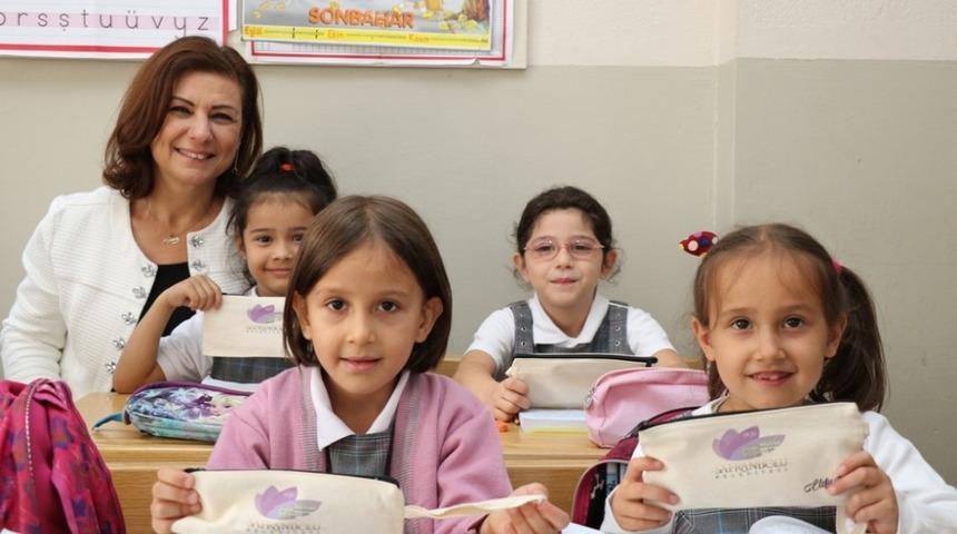İlkokul &ouml;ğrencilerine Başkan K&ouml;se&rsquo;den hediye