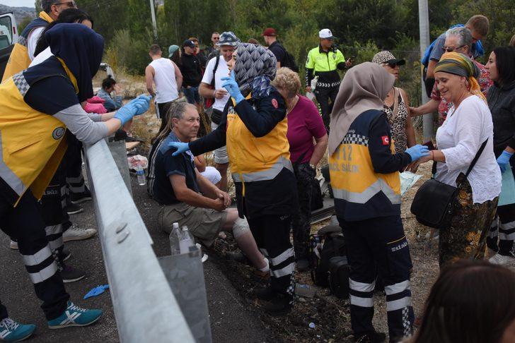 Konya'da turistleri taşıyan otobüs dere yatağına uçtu G5