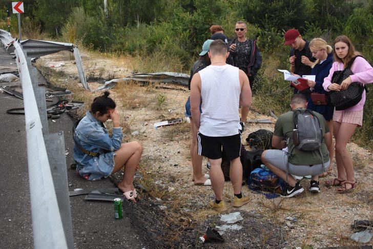 Konya'da turistleri taşıyan otobüs dere yatağına uçtu G4