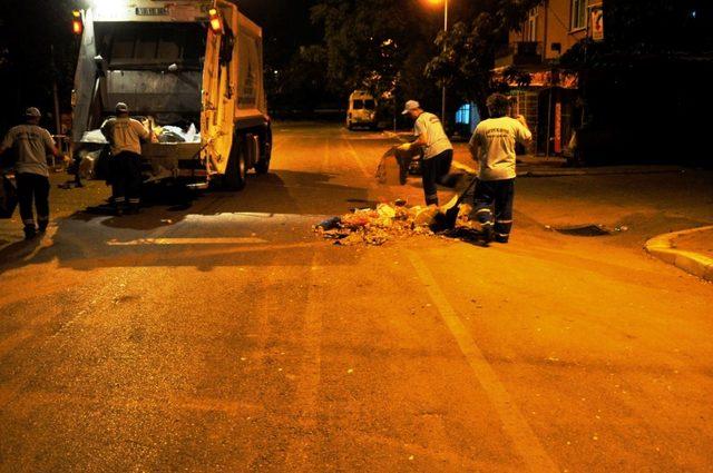 Kartepe’de temizlik çalışmaları geceleri de devam ediyor