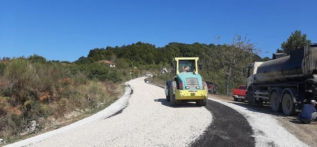 Türkeli’nin köylerinde asfalt çalışmaları sürüyor