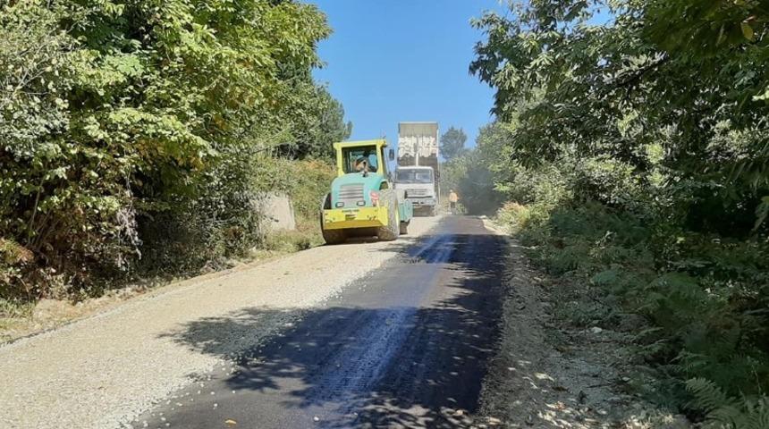 T&uuml;rkeli&rsquo;nin k&ouml;ylerinde asfalt &ccedil;alışmaları s&uuml;r&uuml;yor