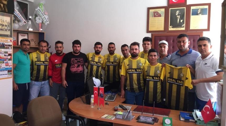 Salihli Kapancıspor transferlerini tanıttı