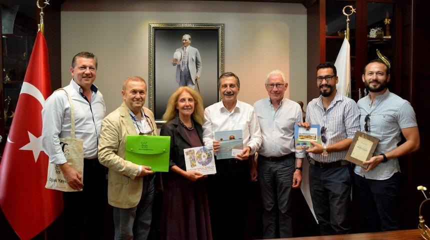 Başkan Ata&ccedil; karikat&uuml;ristlerle buluştu