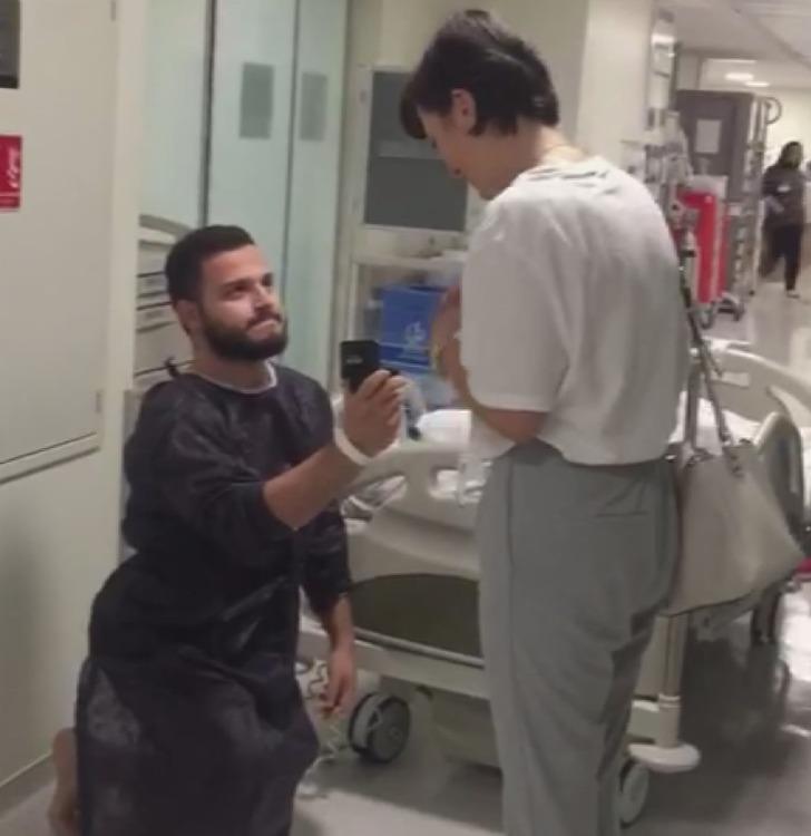 Kalp ameliyatı öncesi sevgilisine evlilik teklif etti G1