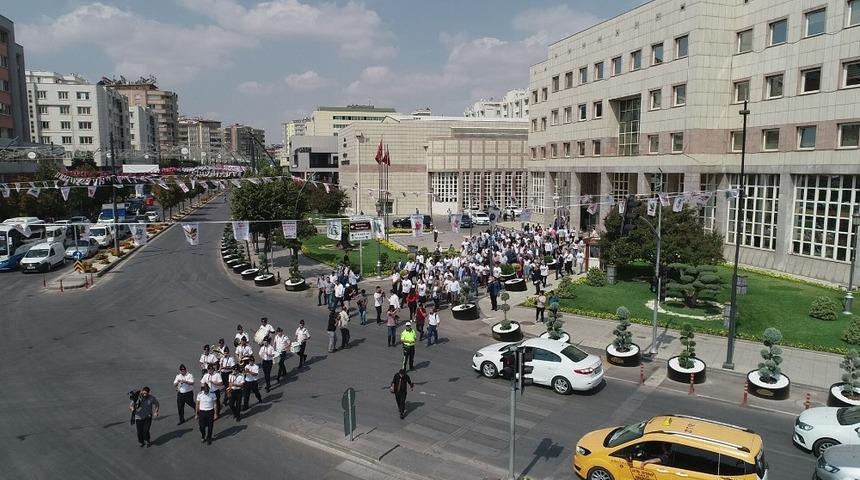 Gaziantepliler birlikte y&uuml;r&uuml;d&uuml;