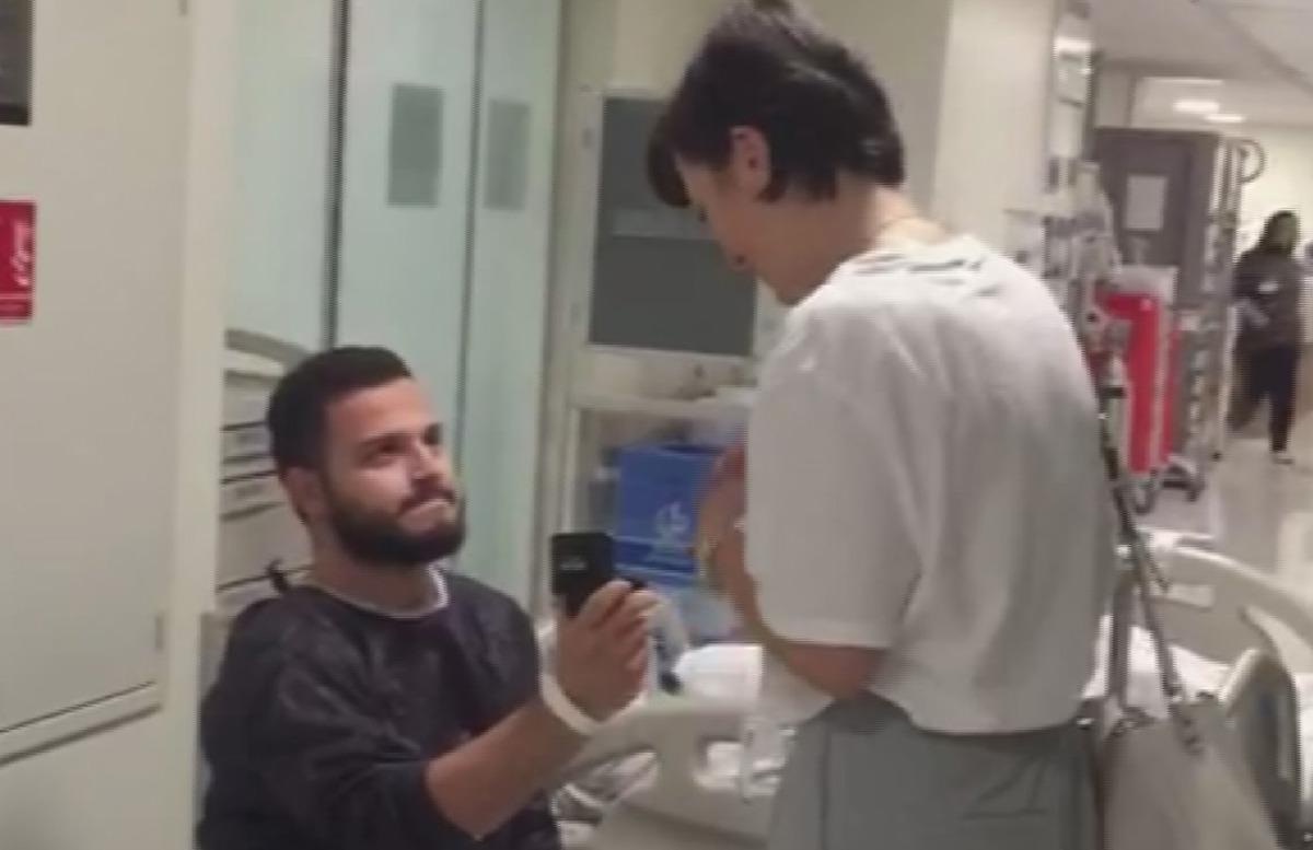 Kalp ameliyatı &ouml;ncesi sevgilisine evlilik teklif etti