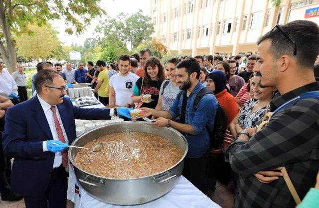 Aşureler Rektör Gür’den