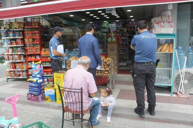 Kaymakam Kaya sigara ve gıda denetimi yaptı