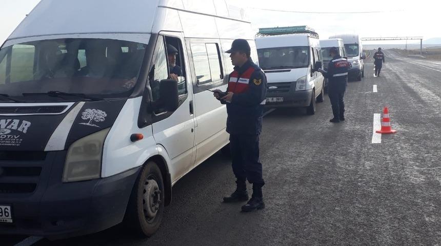 Kars&rsquo;ta okul servislerine jandarmadan denetim